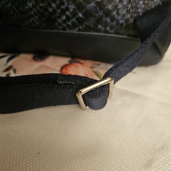 MCM Dark Snake Pattern Backpack - Picture 11 of 16